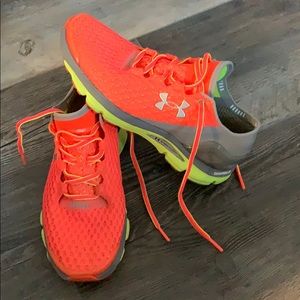 UA Women’s Gemini Size 8